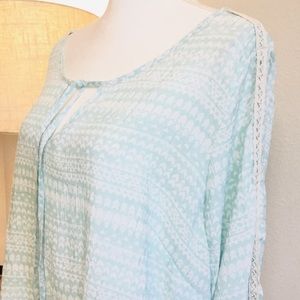 Como Black Lightweight crochet detail long top 1X